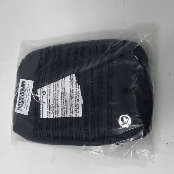 Lululemon Everywhere Belt Bag, Size 1L - Black/White/Silver - Picture 11 of 12